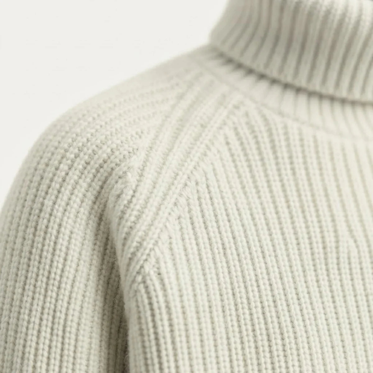 Men's Chunky Wool Ribbed Turtleneck Sweater – Relaxed Fit, view 4
